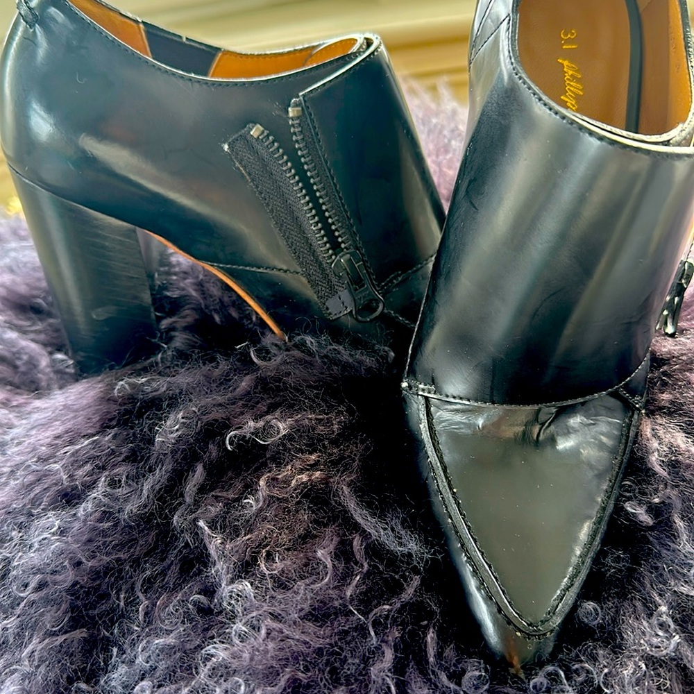 3.1 Philip Lim
Black ankle boots/shoes 
Size 38 
Full leather